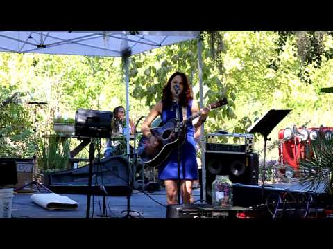 Julie Gribble's song 'Dollys Words and Tammy's Tears'