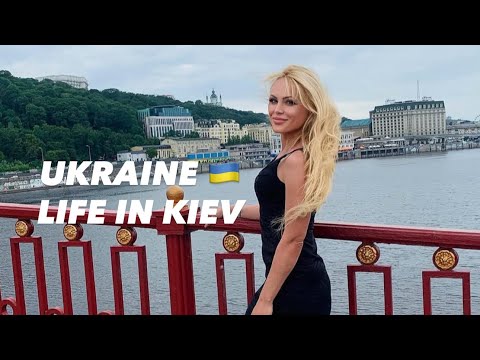 Ukraine 🇺🇦Life in Kiev. December 20, 2025. The Streets of Kiev, Ukraine. Streets Scenes.