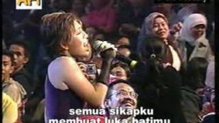 Download lagu Konser Menuju Bintang AFI 1 Bandung - Salahkah Ku (Icha AFI) mp3