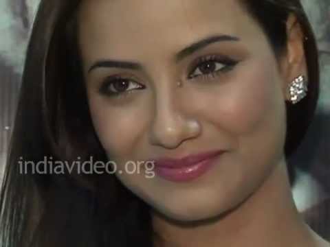 download lagu mp3 mp4 1920 Evil Returns Actress Name, download lagu 1920 Evil Returns Actress Name gratis, unduh video klip 1920 Evil Returns Actress Name