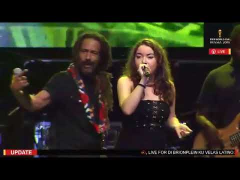 Jasmin "The Nightingale from Eden" Rapping at Brionplein