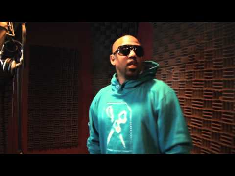 Gilligan Gatsby in the studio performance for UN-KOOL