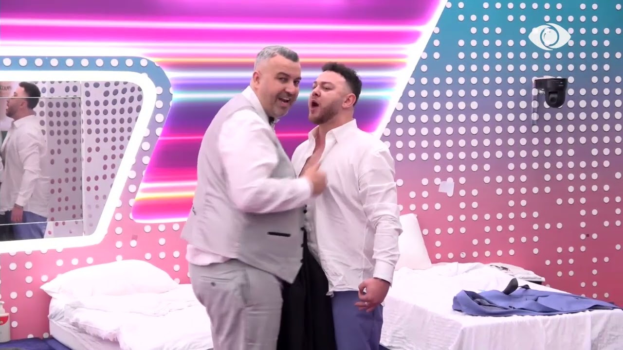 “S’të vjen turp”/ Rogerti debaton me Arditin: Përdor mallin e babait tënd