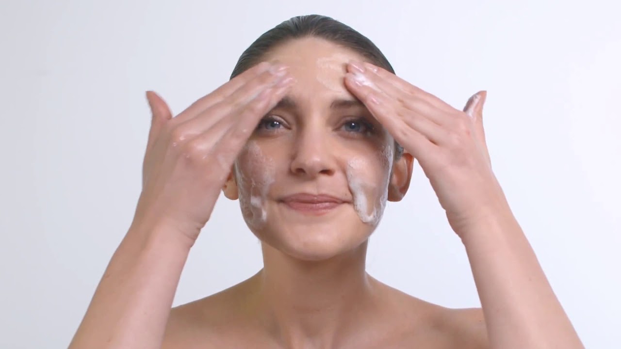 Avene how to apply cleanance cleansing gel