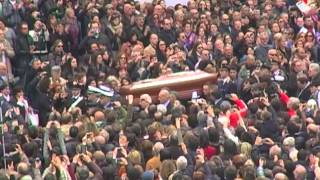 Bologna, tutta la città in Piazza Maggiore per i funerali di Dalla