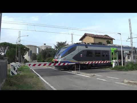 Passaggio a livello di via Canale (linea Ravenna - Faenza) - Russi (RA) / Level Crossing / 平交道口