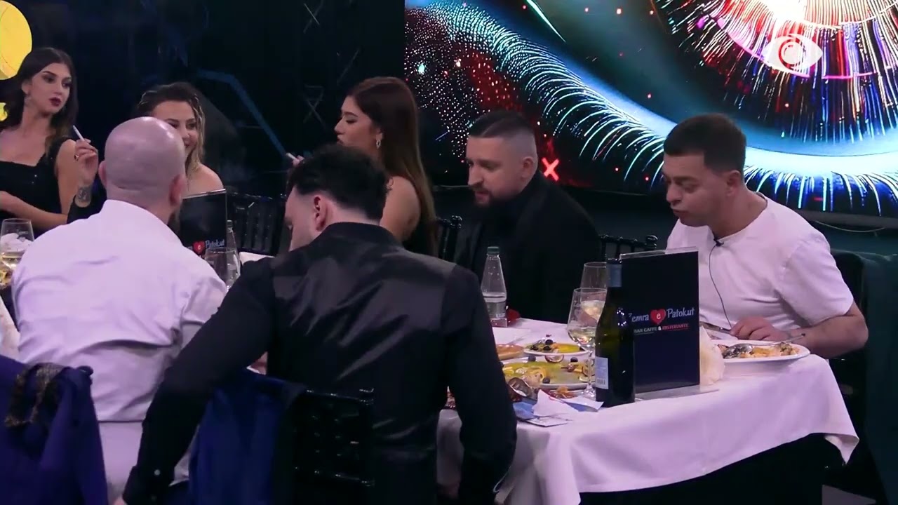 Banorët bëjnë gëzuar me njëri-tjetrin