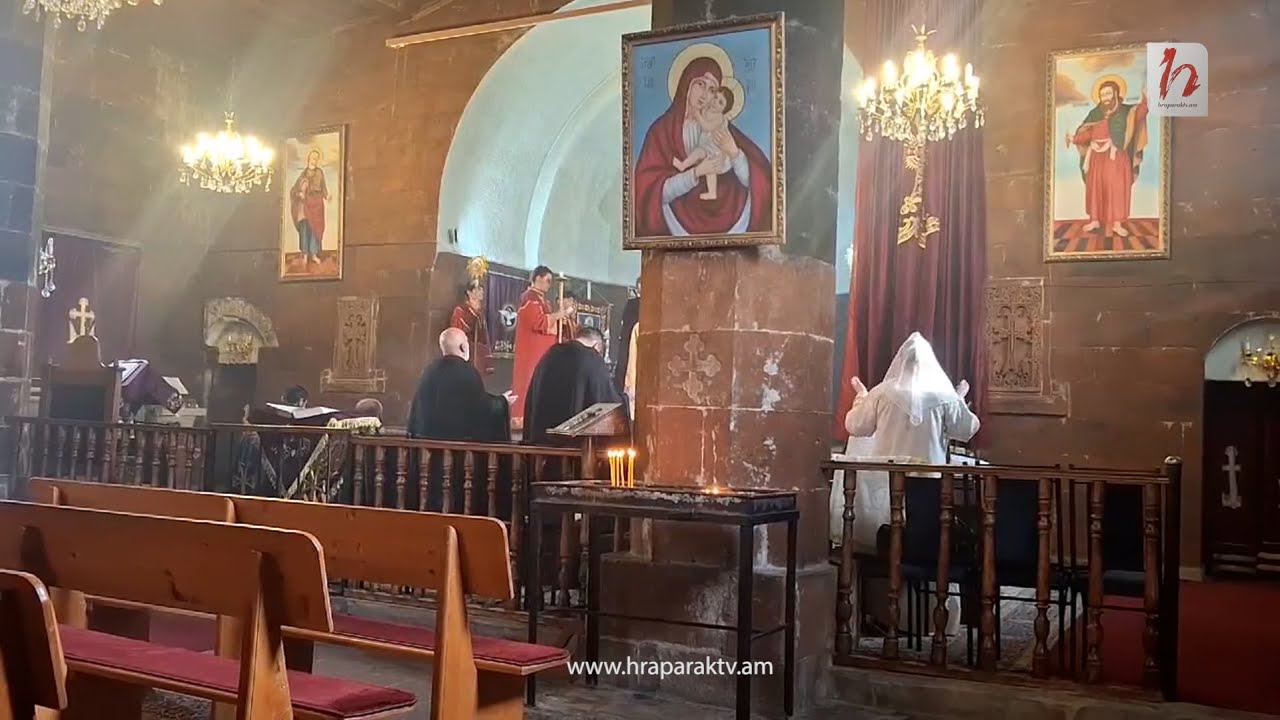 Ինչպես են հավատացյալները պատարագի մասնակցում Թալինի եկեղեցում