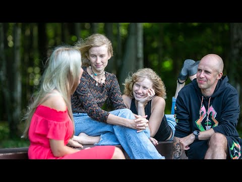 Delfi premjera: „Baltos Varnos“ ir Vidas Bareikis pristatanto bendrą kūrinį „Miškuose“