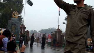 preview picture of video 'Ритуал закрытия Пакистано-Индийской границы в Wagah'