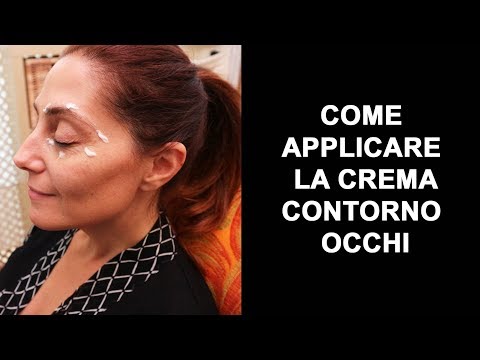 La borsa sinistra sotto un occhio si è gonfiata Pacco di faccia efficace la pelle combinata punti neri