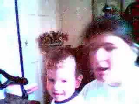 sofi y fran cantando