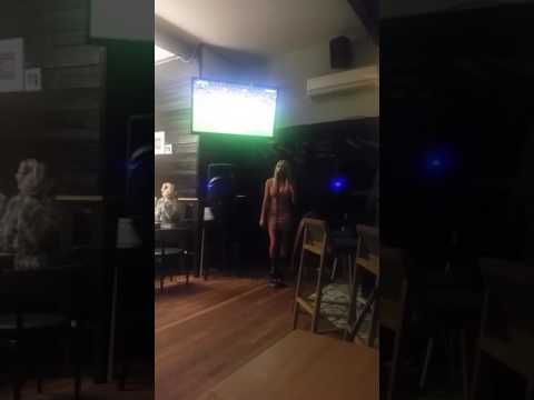 アベニューのラブアイランド、エアドリーのペイジ・ターリー (Paige Turley from love Island in the Avenue, Airdrie)