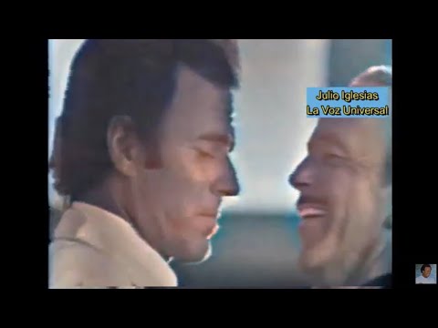 Julio Iglesias emocionado al ver a su padre subir al escenario. Un canto a Galicia Chile 11 feb 1977