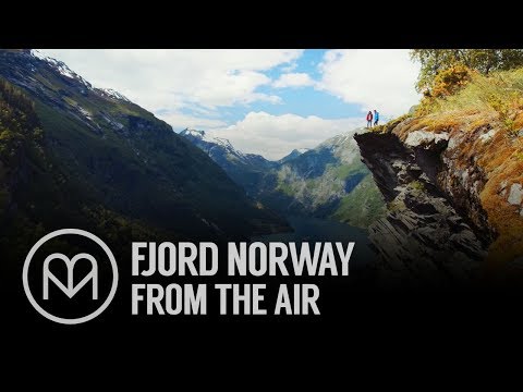 סרטון מסע אווירי מעל לפיורדים של נורווגיה
