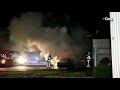 Auto volledig uitgebrand in Vroomshoop, politie vermoedt brandstichting