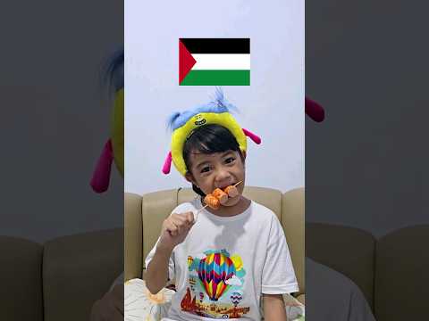 Eating sausages in 4 languages ​​including Palestine 🇵🇸