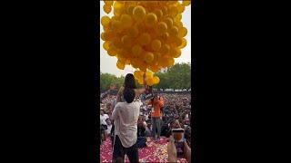 #vijaydeverakonda lifts #ananyapanday as she releases the balloons. 🎈💛#liger #shorts