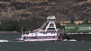 preview picture of video 'Columbia River Pusher Tug, Outlaw'