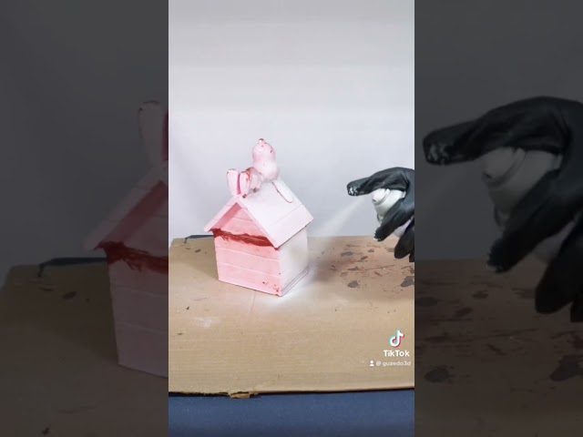 Vídeo relacionado con Grupo Erik Lapicero Snoopy - Portalápices escritorio 3D - Lapicero escritorio Snoopy ideal accesorio papelería Snoopy - Producto con licencia oficial