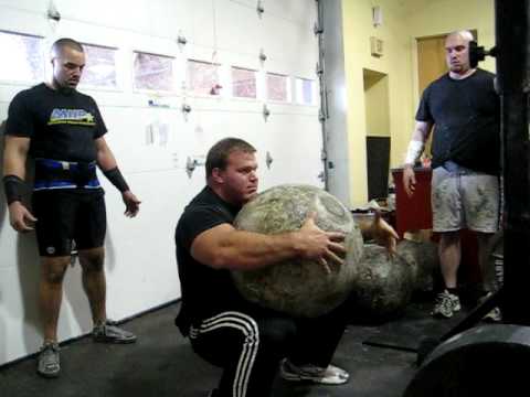 Derek Poundstone Shoulders a 405lb Atlas Stone