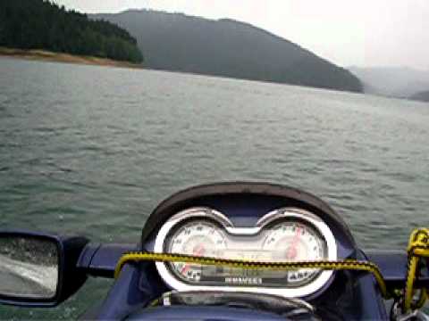 Cu skijetul pe lacul Izvorul Muntelui