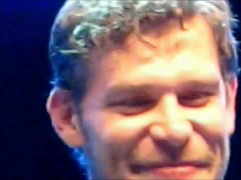 Joseph riceve una proposta da una fan italiana...