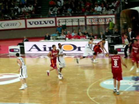 Lottomatica Virtus Roma-GMAC Fortitudo Bologna - Darryl Strawberry & Rodrigo De La Fuente