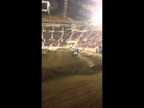 MOTORAMA 2015 Losi 5ive T and Losi DBXL on arenacross track