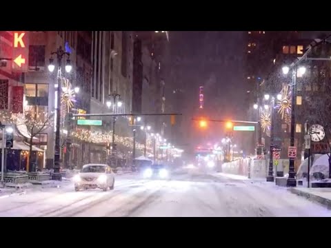 02-08-2021 Detroit, MI - Evening Heavy Snow