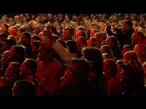 Willie Nelson - Good Hearted Woman (Live at Farm Aid 25)