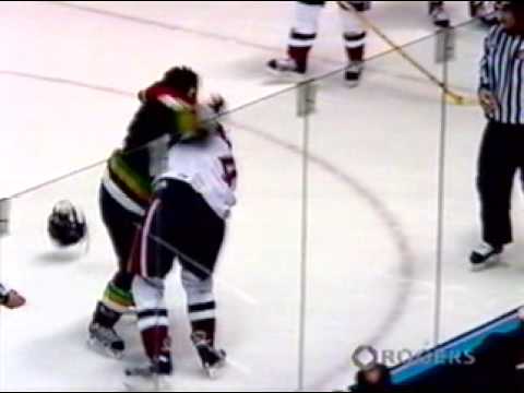 Iain McPhee vs Brandon Prust