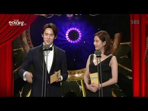 171231 🎬 MC Seohyun - Yoo Yeonsuk Speechless 💓 😂 during SBS Drama Award 👫👏💗😋