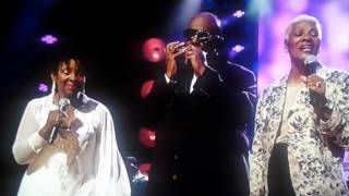 Stevie Wonder, Dionne Warwick, Gladys Knight &quot;That&#39;s what Friends are for&quot; live