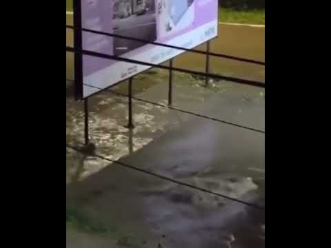 🚨HOMBRE FUE TRAGADO POR UN REMOLINO DURANTE #INUNDACIONES #EN BRAZIL. IMÁGENES PERTURBADORAS!