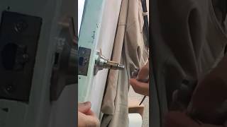 Download lagu How to REMOVE a DoorKnob mp3