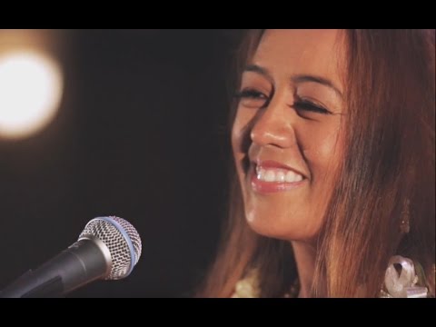 Raiatea Helm - The Good Old Hoʻomalimali E (HiSessions.com Acoustic Live!)