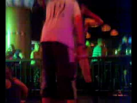 Hotel Timor Asi Crew / Marco is der beste Tänzer