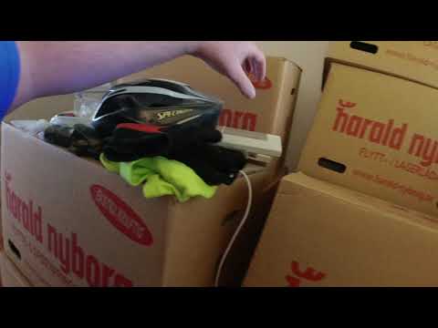 MongoTV_6236 - Kigger På Flyttekasser i Forstue Stået 7 År - Del 7-Ompakker Gamle Maste Flyttekasser