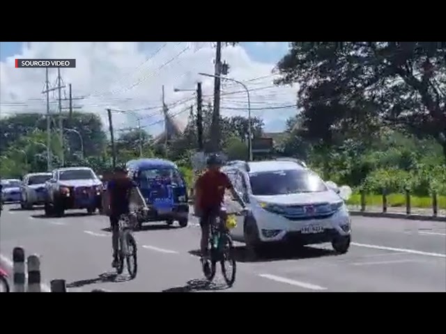 Supporters of PDP-Laban VP bet Bong Go stage 500-vehicle caravan in Negros Occidental