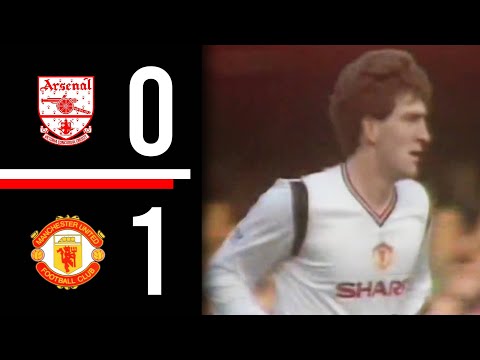Arsenal v Manchester United | Highlights | 1984/1985