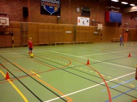 Hardeberga BK PF02 övar anfall inomhus