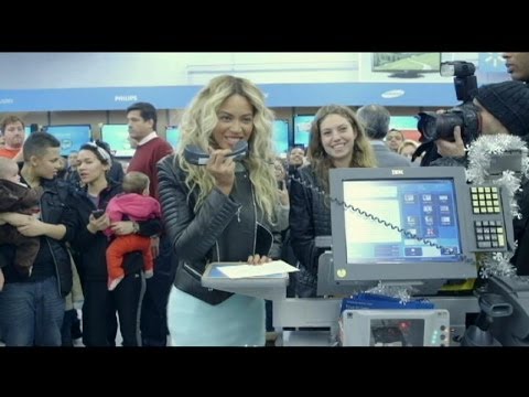 Beyonce's Surprise Holiday Shopping Trip to Walmart