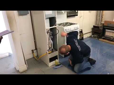 Richard demonstrating how to take a burner pressure