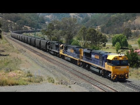 Coal Trains on 2.5% grades (1 in 40) - Main North 7 Nov 2013: Australian Trains