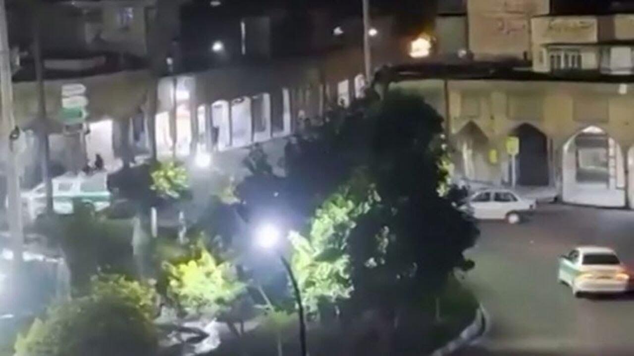 Iran, le forze di sicurezza sparano durante le proteste giorni fa a Dezful