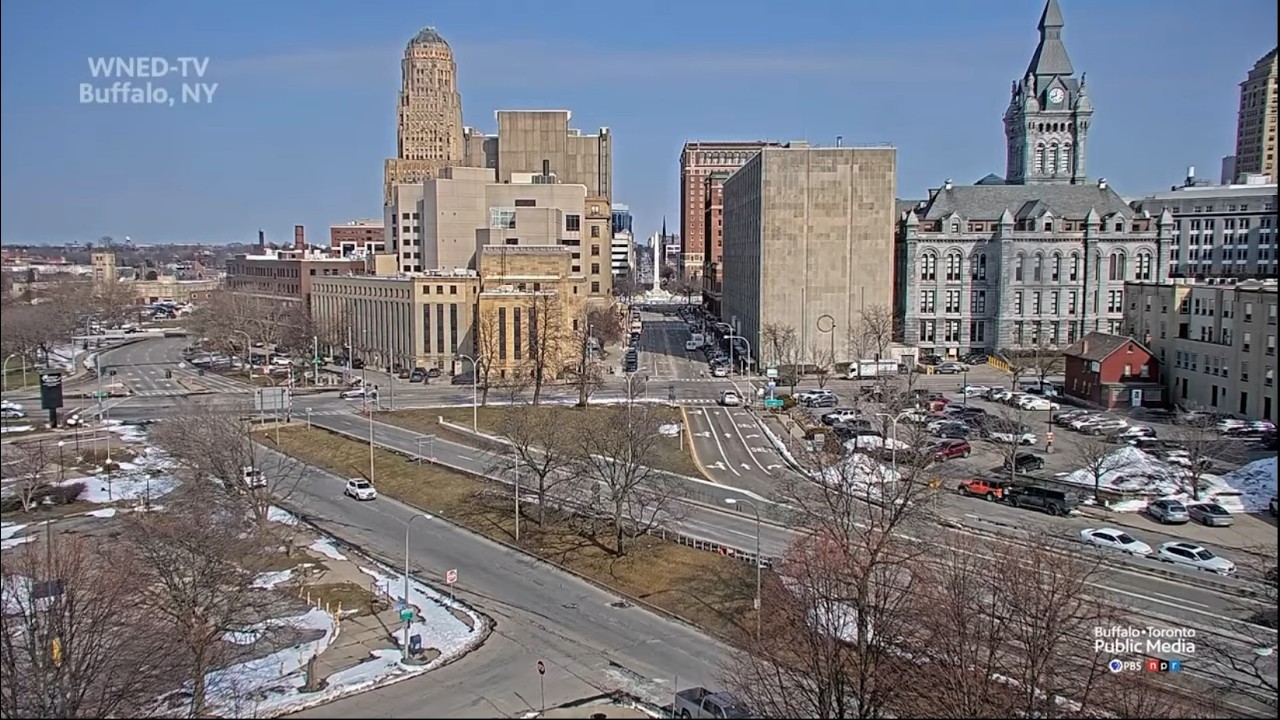 Live webcam view of Niagara Square & McKinley Monument