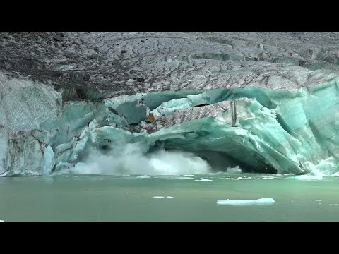 Clima, fonde il ghiacciaio Fellaria: crollano enormi blocchi di ghiaccio dalla vedretta