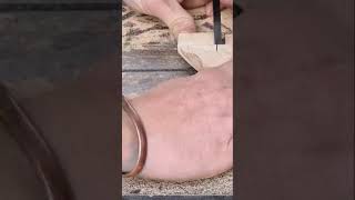 Crafting a Slingshot (apple)