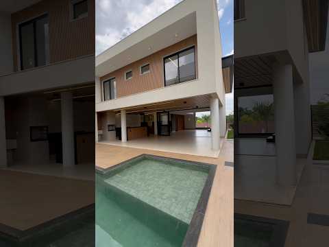 Triplex de luxo a venda no condomínio Jardins Capri em Sen. Canedo Go . WhatsApp (62)982449740.